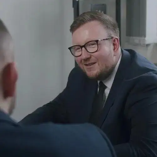 Geschäftsführer Fabian Hafke in persönlicher Beratung - Kapitalanlage und Investitionsstrategie.