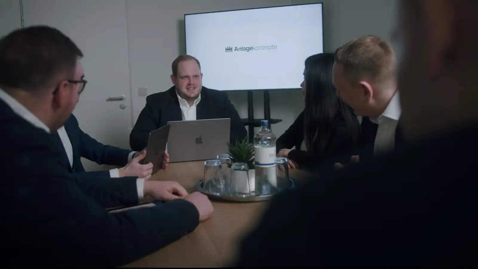 Team-Meeting im Konferenzraum