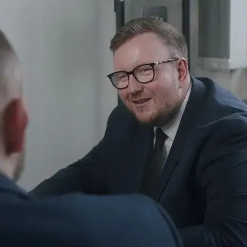 Geschäftsführer Fabian Hafke in persönlicher Beratung - Kapitalanlage und Investitionsstrategie.